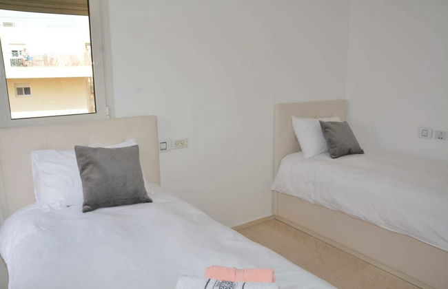 Renovated White 3BD next to Beach - Pool - Foto 7