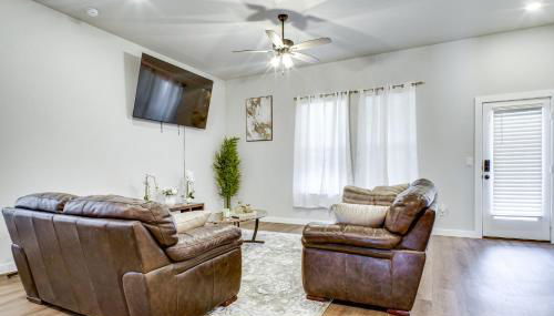 8 Mi to TTU! Pet-Friendly Home with Patio and Yard - Foto 4
