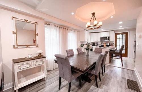 Cheerful & Modern Home w/ a Walkout Deck Area - Foto 3