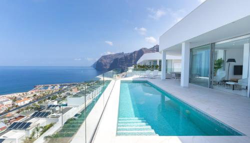 Crystal I Luxury Apartments by Hermosa Rentals - Photo 1