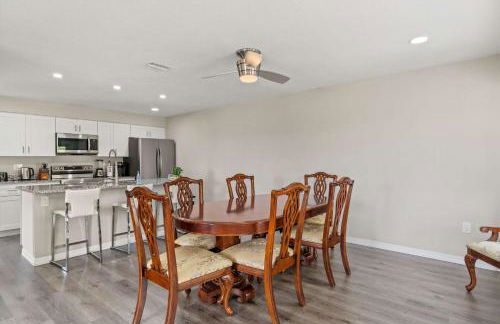 Coastal Calm 2BR Retreat Minutes to Manasota Beach - Foto 6