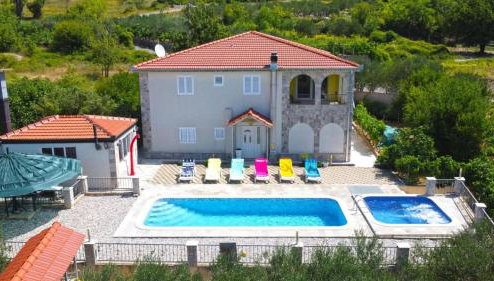 Vila Nova with private heating pool and jacuzzi - Foto 1