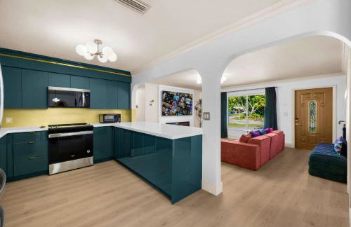 5 Min to Beach - Heated Pool Hot Tub 85 TV's BBQ Games - Foto 38