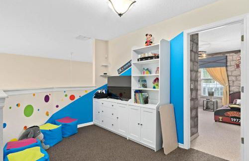 Luxurious 9BR Themed SE Facing Pool Hot Tub Theater Game Room BBQ 2 miles Disney - Foto 41