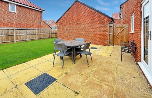 Amaya Seven - Luxury 3 bedroom detached house with garden & driveway - Sleeps 7 - Bottesford, Leicestershire - Foto 22