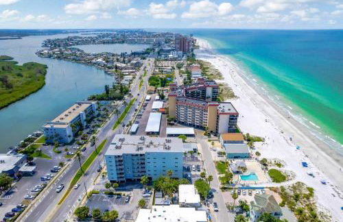 Beach Retreat in Redington Shores - Foto 38