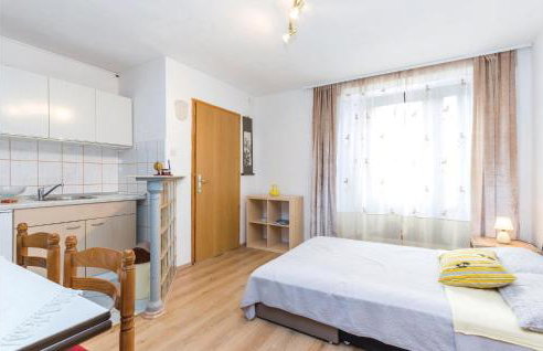 Amazing Apartment In Bakar With Kitchen - Photo 9