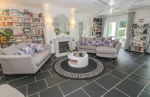 Cornerstone - Photo 5