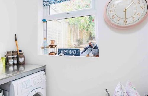 Lilliput Hideaway 5 mins from Sandbanks Beach - Photo 19