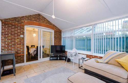 Kinship House by YourStays - Stunning Holiday Home in the Suburbs - Foto 7