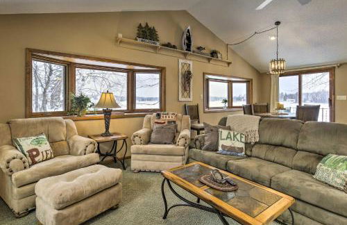 Phillips Cabin with Lake Views and Private Dock! - Foto 1