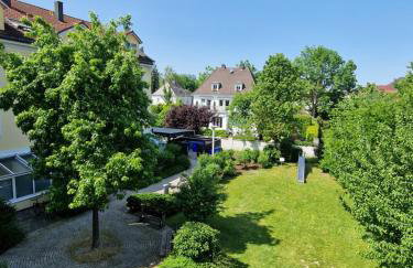 C4S COME4STAY Altötting - 3-Zi Whg I Zentrale Lage I Parkplatz I Balkon I WIFI I SmartTV I 1 Kingsize, 1 Queensize Bett I Office Arbeitsplatz I Wohnbereich mit Couch und Essbereich I voll ausgestattete Küche I Nespresso - Foto 20