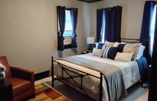 Stylish, Penn State-Themed Historic Getaway 2 Blocks from Waterfront - Foto 7