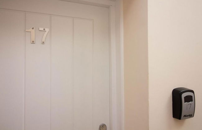 Stayzo Castle Penthouse 17 - A Clean Fresh Modern Apartment With Free Wi-fi - Foto 8