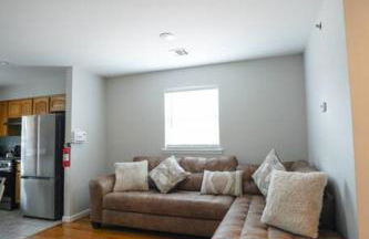 Newark Liberty Brick House - Private Bedroom 1 - Foto 17