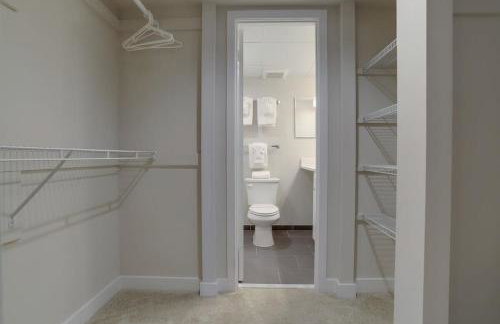 Sojourn Courtland Towers - Foto 19