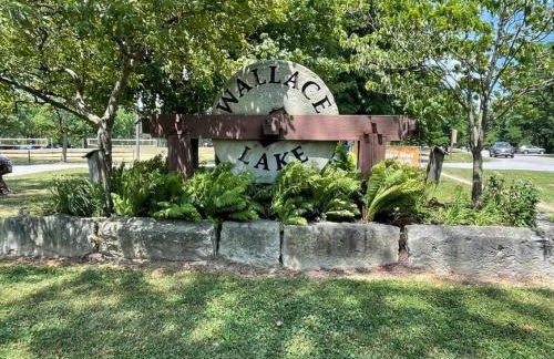 Large 4 Bedroom Home Close to Airport and IX Center - Photo 14