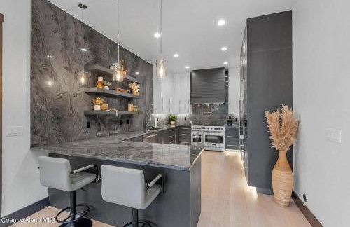 Luxury Home mins from Downtown CDA - Foto 2