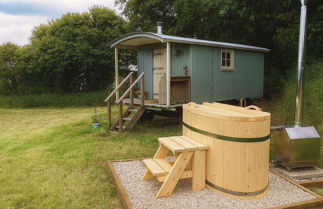 1 Bed Shepherds Hut - Sleeps 2 -wood Fired Hot Tub - Foto 1