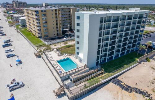 Beachfront with a pool at Ocean Trillium Condo ~ 101 - Foto 23