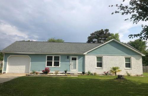 Cozy Home in Central Morehead 5min from the Beach - Foto 1