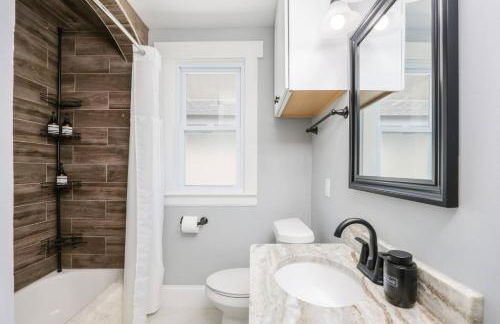 Modern 3BR w Yard Garage - Photo 20