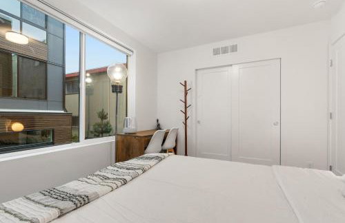 Luxe Central Home with Views & Rooftop - Foto 28