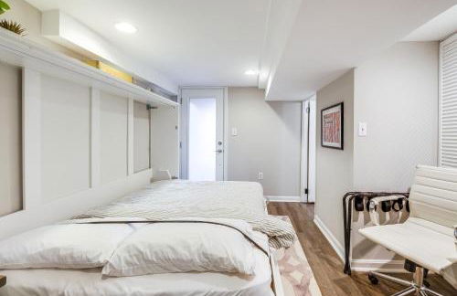 Walkable Location Modern DC Apt with Yard Access! - Foto 13