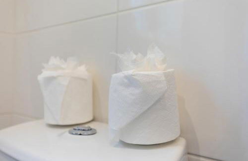 Spacious and Modern 2BR Stay Free Parking and WiFi - Foto 26