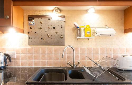 GuestReady - Historic Edinburgh Old Town Apartment - Photo 12