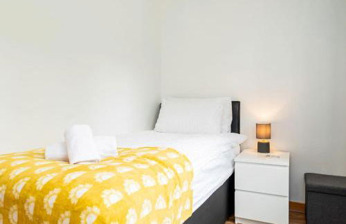 Spacious 4 Bedroom Home in Central Milton Keynes - Foto 17