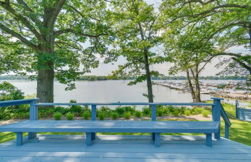 Waterfront Getaway on Sodus Bay Prime Location! - Foto 1