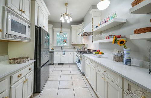 Lakefront estate with breathtaking views and pier! - Foto 18