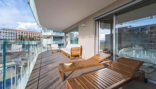 Newly Built 3 BDRM Luxury Apt Close to the Beach - Photo 5, sunbed