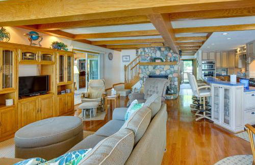 Sauna and Fireplaces! Lakefront Cadillac Retreat - Foto 1