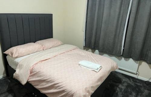 3 bedroom mid terraced house (2 double & 1 single) - Foto 1