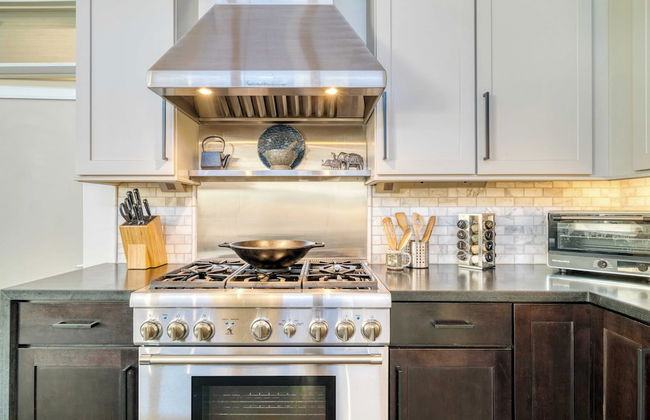 Sundrenched by Avantstay Pool, Mins to Old Town - Foto 13