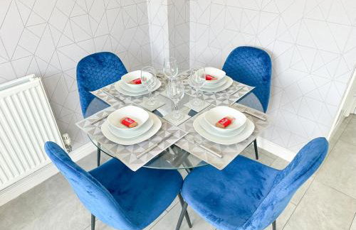 Luxury 4 Bed House - Free Parking - Contractors - Relocators - Foto 15