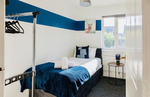 Cozy 3-Bed Retreat Near Manchester Airport Ideal for Families & Groups - Foto 21