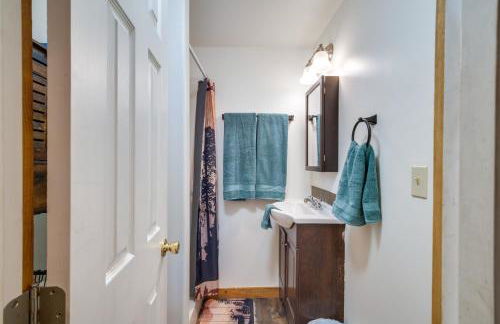 Riverfront Resort Cabin about 21 Mi to Crater Lake NP! - Foto 12