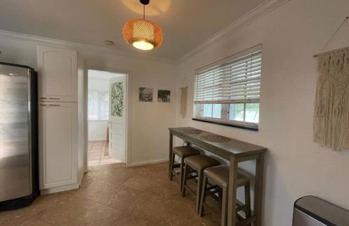 Hot tub, tiki bar, outdoor shower, near Intercoastal Waterway! - Foto 14