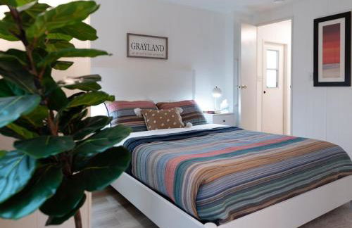 Stylish and Spotless Beach Getaway - Foto 25