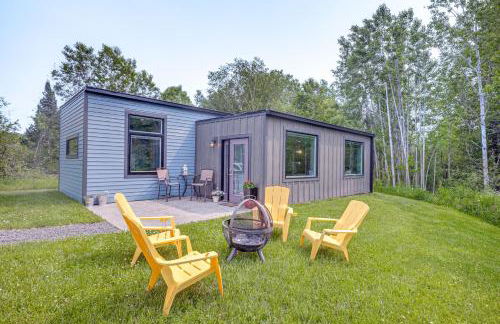 Walk to Lake Superior and Beach Modern Retreat - Foto 1