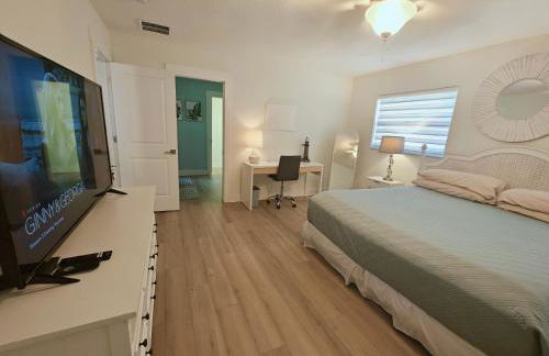 Spacious Upadated 2 King Beds Pets Welcome With Large Private and Fenced Yard Minutes to Beaches - Foto 7