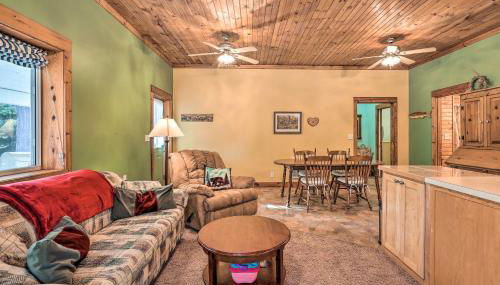 Secluded Bear Lake Getaway with Fire Pit and Porch! - Foto 4