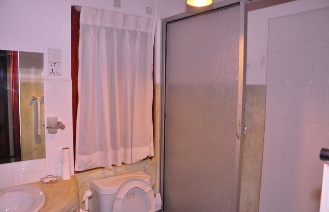 Serenity Lake Front Villa - Foto 43