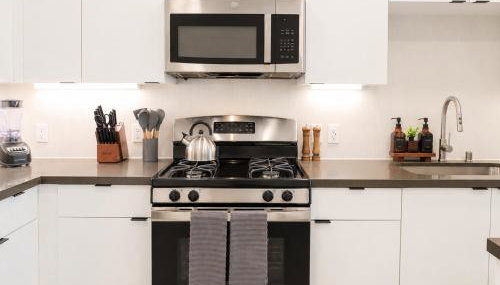 Resort-Style APT with Pool, Gym & Parking 10min to Disneyland - Photo 2, stove, dishwasher, toaster