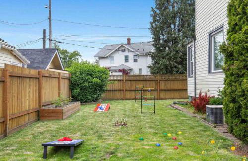 Spacious Retreat with guest house, game room, parking in N Tacoma - Foto 24