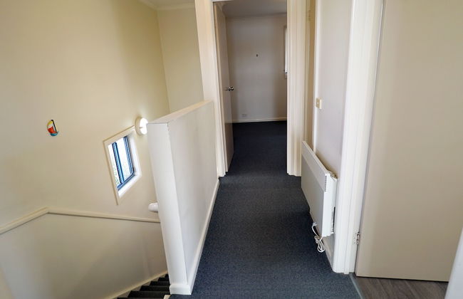 Captains Cove Resort - Waterfront Apartment - Photo 1