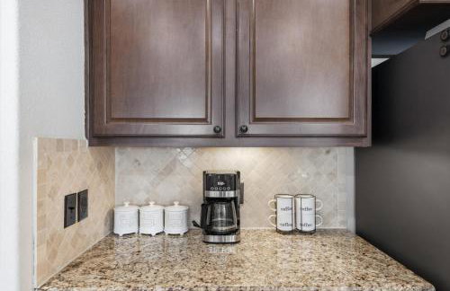 Cozy 4bdrm 3bath Home in The Woodlands - Photo 14